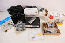 Lot comprising cameras to include a Kodak Easyshare, mobile telephones,