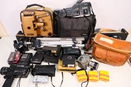 Photography - Lot to include a Revere 87 8mm camera, Pentax Zoom 70R,