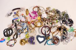 A collection of costume jewellery to inc