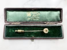 An Edwardian 15 ct yellow gold seed pearl and peridot lapel pin