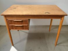 A 20th century Scandinavian teak single pedestal desk, 100 cm x 60 cm x 74 cm.
