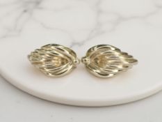 A pair of 9ct gold leaf-shaped ear studs CONDITION REPORT: 0.