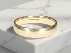 A 9ct gold band ring, size N CONDITION REPORT: 3.