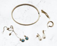 A 9ct gold bangle with metal core,