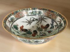 A hand painted oriental bowl decorated with cockerels,
