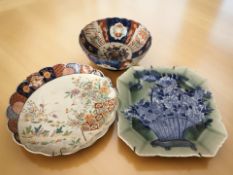 A Japanese Imari scalloped edge fruit bowl, diameter 25 cm, and two further chargers.