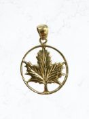 A Continental yellow gold oak leaf pendant, diameter 19mm CONDITION REPORT: 3.8g.
