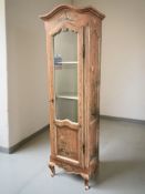 A French Chinoiserie style glazed single door display cabinet with shelved interior,