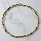 A 9ct yellow gold flat link necklace, length 41.5 cm CONDITION REPORT: 28.