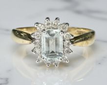 A 9ct yellow gold aquamarine cluster ring, size O/P. CONDITION REPORT: 3.3g.