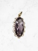 A 9ct yellow gold amethyst pendant length 33 mm.