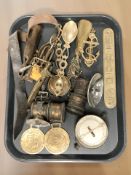 A group of brass wares including spoons, door knocker, Morris plaque, horse brasses,