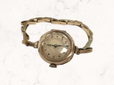A 9ct yellow gold lady's wristwatch on gold expansion bracelet CONDITION REPORT: 16.