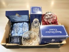 A boxed pair of Thomas Webb crystal champagne flutes,