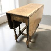 An Edwardian oak barley twist gate-leg table, width 90 cm.