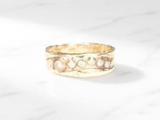 A 9ct gold diamond-set band ring, size Y CONDITION REPORT: 7.