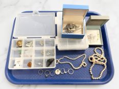A collection of jewellery including a small 9ct gold photo pendant,