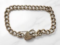 A 9ct yellow gold bracelet with heart padlock clasp. CONDITION REPORT: 12g.