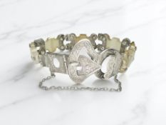 A Scottish agate buckle bracelet,