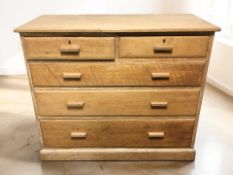 A mid-century oak chest of five drawers, 107 cm x 48 cm x 92 cm.