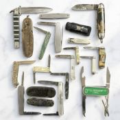 A group of folding pocket/pen knives and multi-tools,