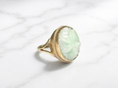 A 9ct gold carved jade ring, size L CONDITION REPORT: 4.