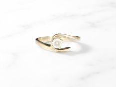 A 9ct gold solitaire dress ring, size O CONDITION REPORT: 2.