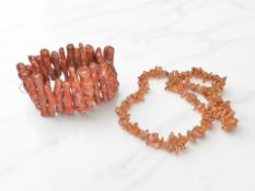 A red coral bracelet, longest length of coral rod approx. 4.0cm, 51.