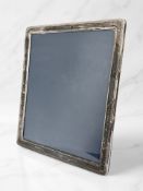 An Elizabeth II silver-mounted easel photograph frame, Carr's of Sheffield Ltd, Sheffield 1992,