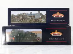 Two Bachmann Branchline boxed scale locomotives, 32-251 WD 2-8-0 Austerity 90275 BR black E/Emblem,