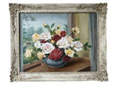 Alix Jennings : Still life of roses in a vase, oil on canvas, 34 cm x 44 cm.