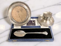 A cased silver teaspoon commemorating the 1953 coronation,