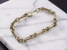 A 9cy gold fancy link bracelet with letter 'D' clasp, length 20cm.