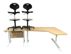 A modern computer desk / workstation, length 161 cm,