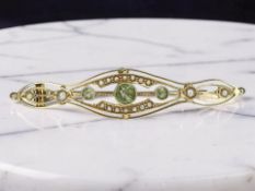 An Edwardian peridot and split pearl bar brooch, stamped 15, width 52mm.
