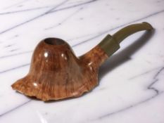An Invicta sculptural collector's briar pipe, length 18 cm.
