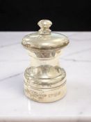 An Elizabeth II silver pepper mill, Harrison Brothers & Howson Ltd, London 1994, height 7cm.