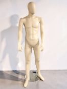 A male mannequin, height 186 cm.