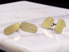 A pair of 9ct gold cuff links CONDITION REPORT: 4.