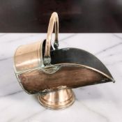 A Victorian polished copper coal scuttle, length 45 cm.