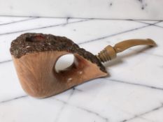 An Invicta sculptural collector's briar pipe, length 18 cm.
