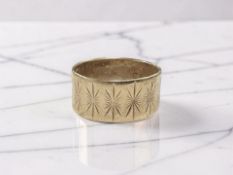 A 9ct yellow gold band ring, size L CONDITION REPORT: 3.