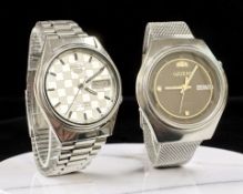 A gent's stainless steel Seiko 5 automatic calendar wristwatch, case 34mm,