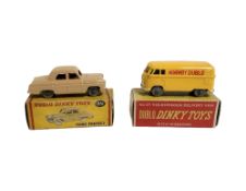 Two Dublo Dinky Toys die cast vehicles : 061 Ford Prefect and No.