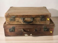Two antique leather luggage cases, largest 71 cm wide.