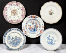 A Chinese Imari porcelain shallow bowl, Qianlong, 18th century, diameter 23 cm,