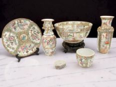 A Chinese Canton porcelain fruit or punch bowl, late 19th century,