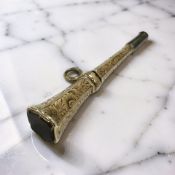 A yellow metal and bloodstone watch key, length 4.