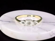A 9ct gold and platinum diamond-set ring, size N CONDITION REPORT: 1.