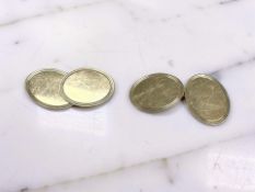 A pair of 9ct gold cuff links CONDITION REPORT: 5.